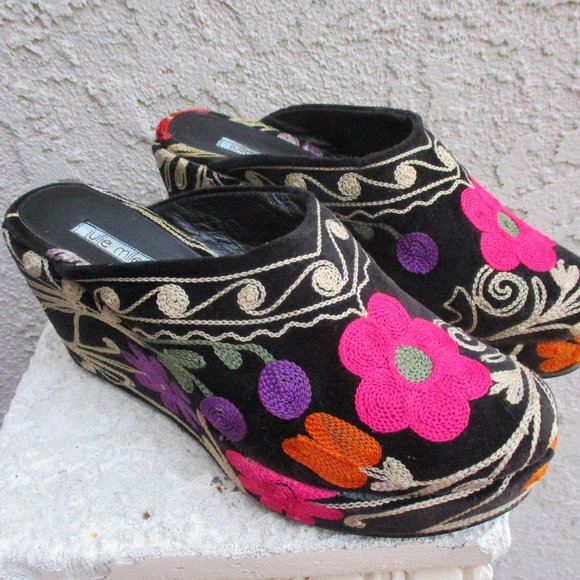 JULIE MILES ~ EMBROIDERED SLIDES / SHOES / WEDGE ~ 8 / 8.5 ~ AMAZING DETAIL!!!!! - Picture 3 of 14